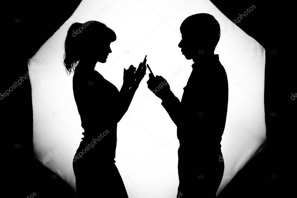 silhouette of a couple with a problem in relationships