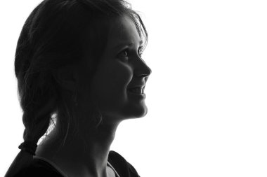 Siyah ve beyaz bir profil bir kadının portresi