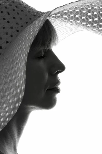 Profilo silhouette in bianco e nero di una donna con cappello estivo — Foto Stock