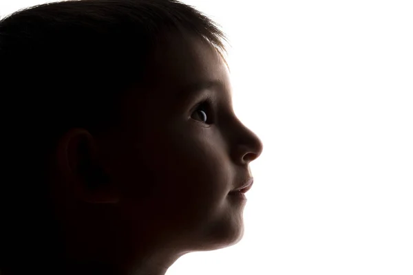 Silueta malého chlapce obličej, dívá se nahoru, profil hlavy pro děti — Stock fotografie