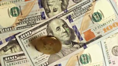 Altın bitcoin dolar üzerinde döner. Ve dolar ile düştü.