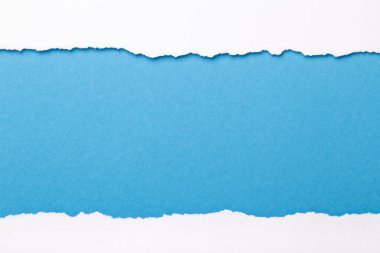 Beyaz kağıt renkli arka plan metin için yer ile sökük