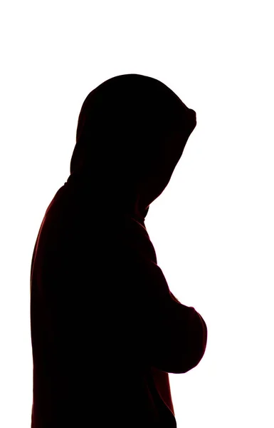 Dunkle männliche Silhouette in lässiger Sportbekleidung mit Kapuze, Figur eines Typen, der sein Gesicht verdeckt, Konzept der Privatsphäre und Vertraulichkeit — Stockfoto