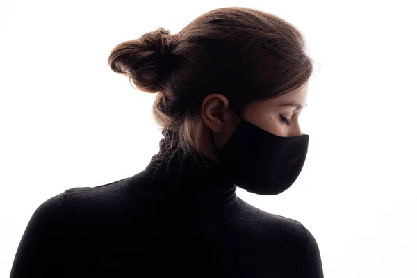 Silueta Profil Mladé Ženy Ochranné Černé Masce Zakrývající Tvář Pozadí — Stock fotografie