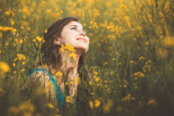 Beautiful Romantic Girl Blooming Rapeseed Field Enjoying Nature Young Smiling — стоковое фото