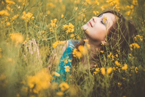 Beautiful Romantic Girl Sitting Blooming Rapeseed Field Enjoying Nature Young — Stock Photo, Image