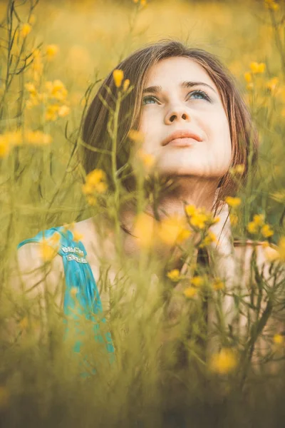 Beautiful Romantic Girl Blooming Rapeseed Field Enjoying Nature Young Elegant — стоковое фото