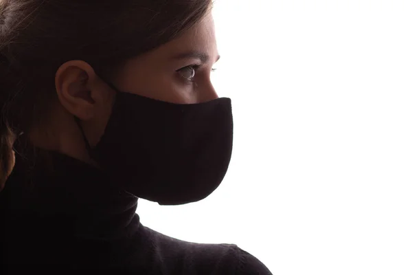 Silhouet Profiel Van Jonge Vrouw Beschermende Masker Bedekking Gezicht Studio — Stockfoto