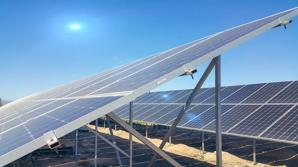 Paneles Solares Instalados Suelo Luz Del Sol Cae Sobre Energía — Foto de Stock