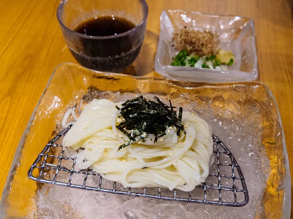 Zara Soba, soslu Japon soğuk eriştesi.