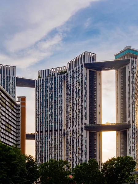 Singapur - 13 Nisan 2019 - The Pinnacle @ Duxton / Pinnacle at sun