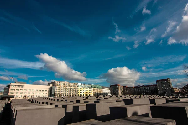 Himmel über Holocaust-Mahnmal — Stockfoto