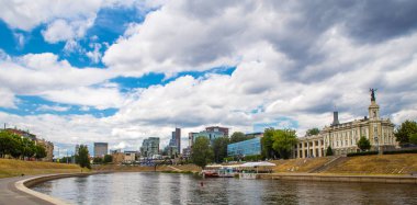 Vilnius 'taki Nehir Kıyısı