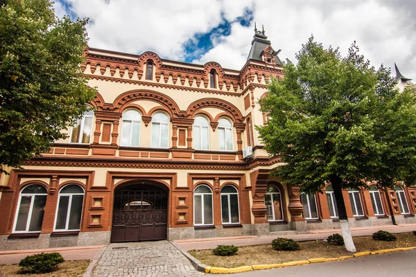 Edifício velho no estilo neorussian em Kropyvnytskyi — Fotografia de Stock
