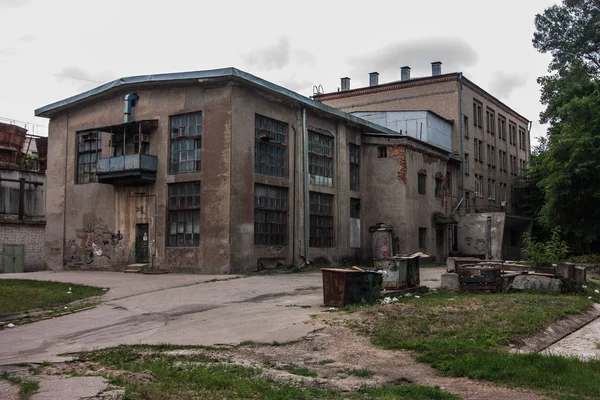 Edificio industriale nel campus di Kharkiv Politecnico Institu — Foto Stock