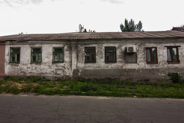 Stary Jednopiętrowy Budynek Mariupolu Ukraina — Zdjęcie stockowe