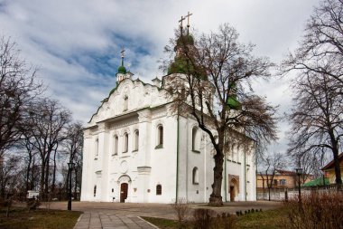 Ukrayna, Kyiv 'deki Aziz Cyril Manastırı. Bahar güneşli hava