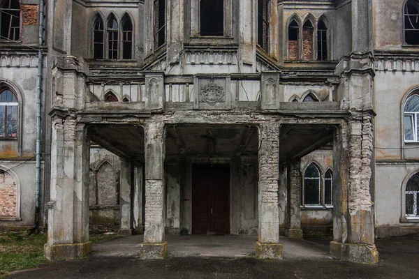 Fasad Tereschenko Palace Neogotisk Stil Tjervon Zhytomyr Oblast Ukraina Royaltyfria Stockbilder