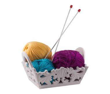 Sarı, mavi, menekşe pençeli el örgüsü.