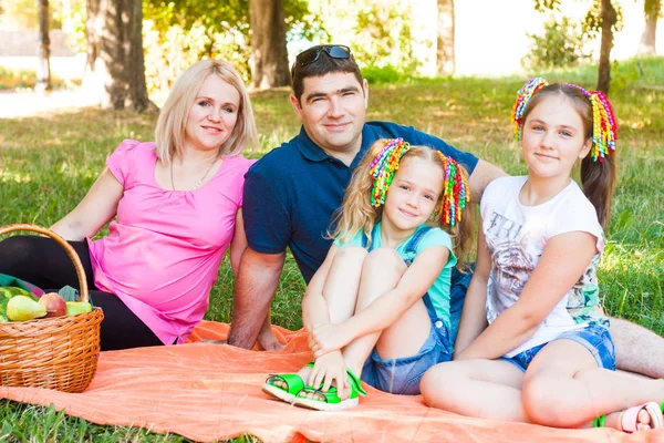 Happy Two Parent Family Two Daughters Orange Picnic Blanket Park — стоковое фото