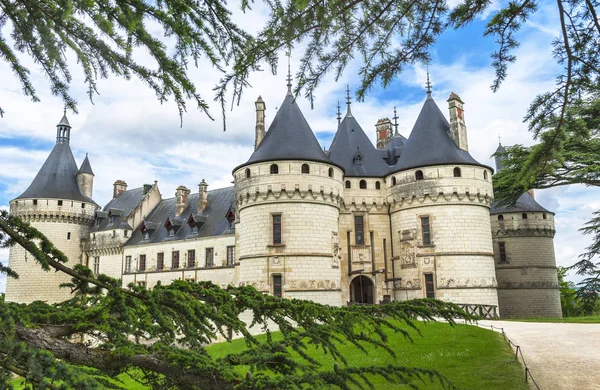 Vista sul castello di Chaumont — Foto Stock