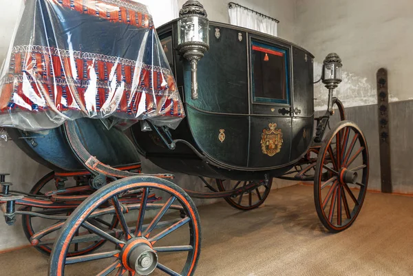 Royal Carriage dans le musée de la cour du château — Photo