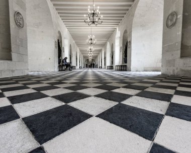 Chenonceau kale etrafında yürüyor