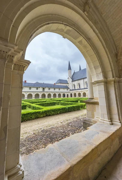 Visitando la Real Abadía de Fontevraud — Foto de Stock