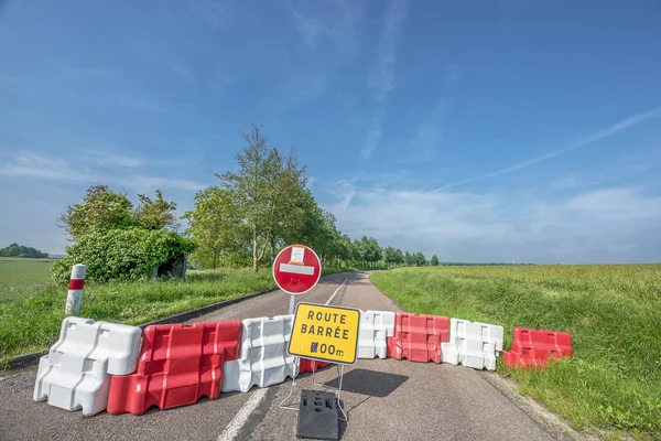Blockerad väg på landsbygden — Stockfoto