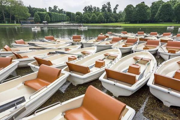 Parkta Kiralık Tekneler