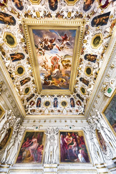 Nelle sale del palazzo Fontainebleau — Foto Stock