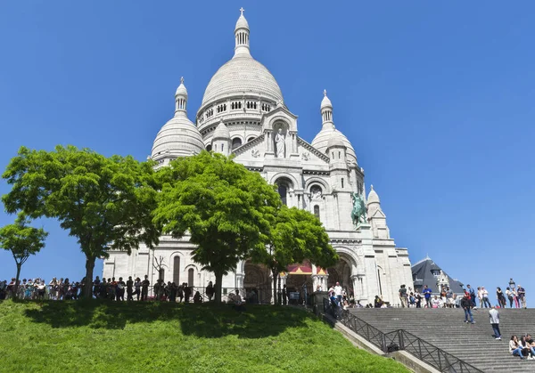 Walking at Montmartre on a sunny day — Stock Photo, Image