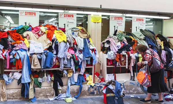 At the second hand store — Stock Photo, Image