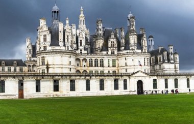 Bir yağmurlu günde Chambord Kalesi