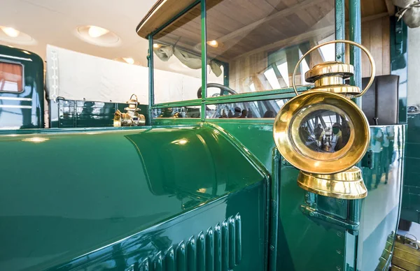 Visita al museo Mercedes Benz — Foto de Stock