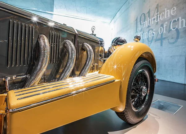 Visita al museo Mercedes Benz —  Fotos de Stock