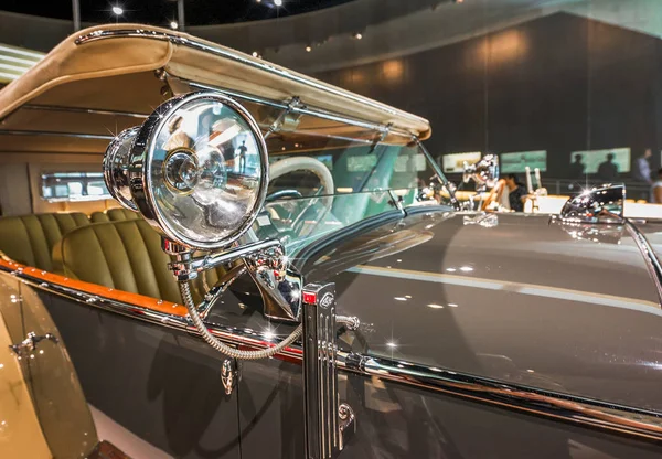 Visita al museo Mercedes Benz —  Fotos de Stock