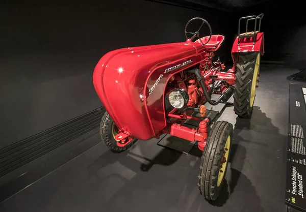 Visitando el museo Porsche — Foto de Stock