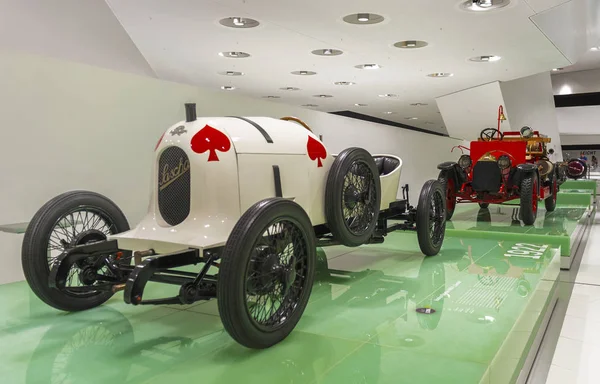 Visitando el museo Porsche — Foto de Stock