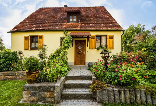 Schönes Landhaus — Stockfoto