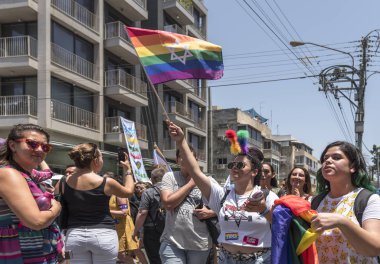 Tel Aviv'de Eşcinsel geçit töreninde