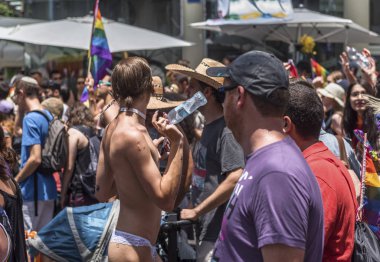 Tel Aviv'de Eşcinsel geçit töreninde