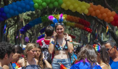 Tel Aviv'de Eşcinsel geçit töreninde