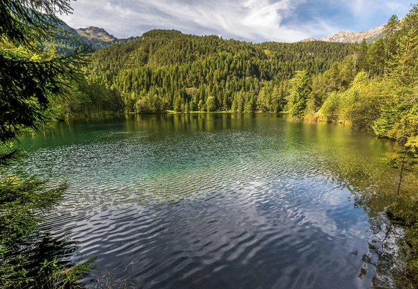 Skönheten i österrikiska alpina sjöar — Stockfoto