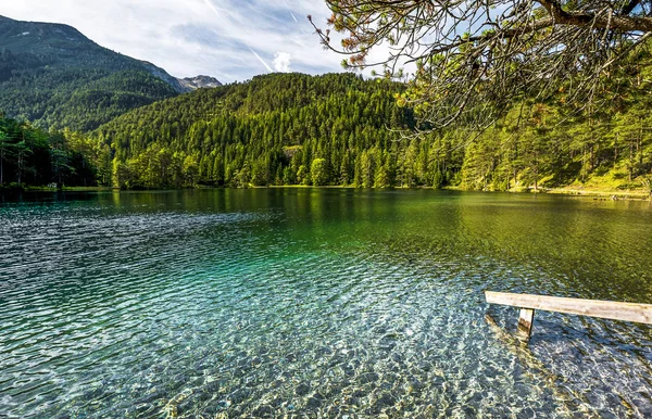 Красота австрийских альпийских озер — стоковое фото