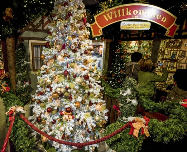 Na loja tradicional de Natal — Fotografia de Stock