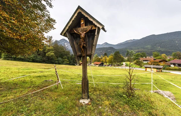 Crucifixión de madera del campo —  Fotos de Stock