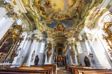 Ünlü Weiskirche ziyaret etti