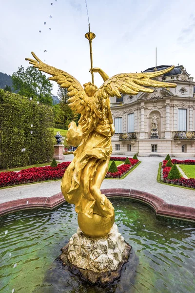 Spaziergang im Linderhofpark — Stockfoto