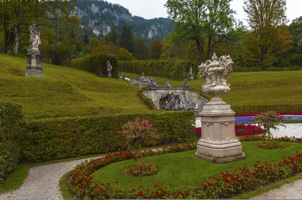 Ziyaret Linderhof Palace park